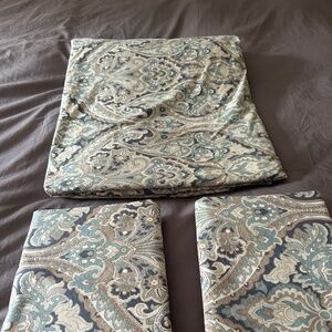 Pottery Barn MacKenna Duvet and matching shams - Size King